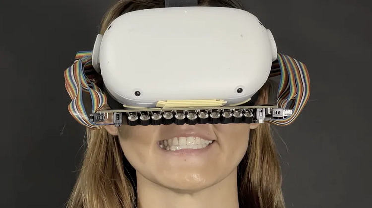 Опубликовано видео с VR-шлемом, передающим ощущения на язык и губы
