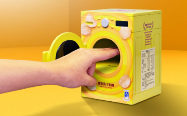 Производитель чипсов Lay’s создал «стиральную машину» для испачканных пальцев