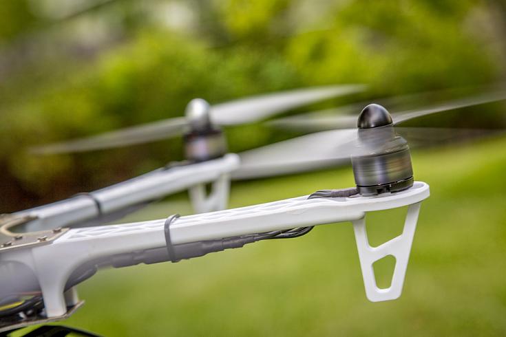 Исследователи из Мичиганского университета создают дрона-кровельщика