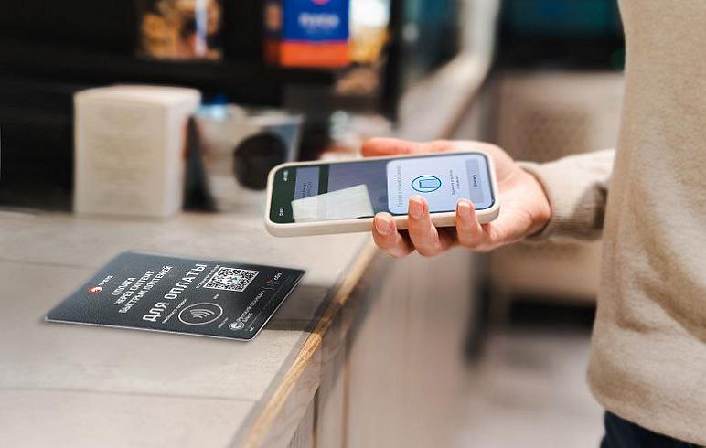Делобанк: NFC-табличка повышает долю оплат через СБП в магазинах почти на треть