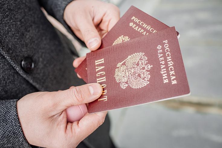 Дизайн российских электронных паспортов будет определен летом - Акимов