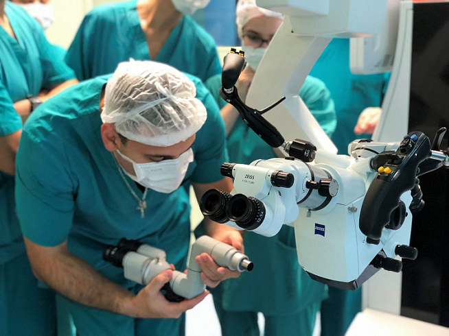 В больнице Краснодарского края появился первый в России робот-микроскоп для нейрохирургических операций