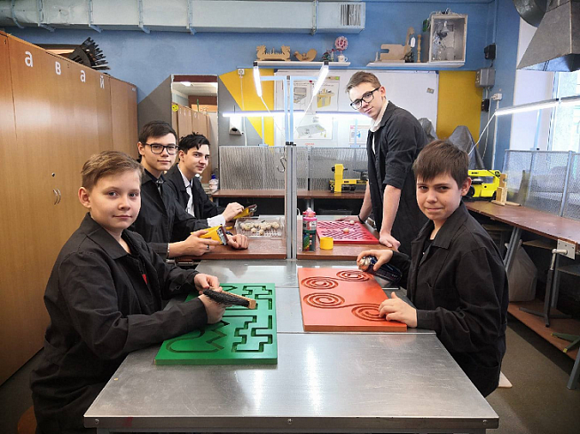 Нижневартовские ученики открывают сити-фермы в школе