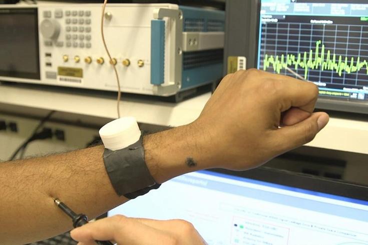  В США разработано электро-квазистатическое устройство для защиты от взлома умных часов и имплантов  