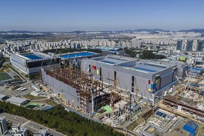 Samsung начал производство «революционных» чипов по технологии EUV Samsung начал производство «революционных» чипов по технологии EUV