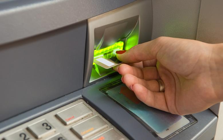 Сбербанк в 2018 году оснастит все банкоматы NFC